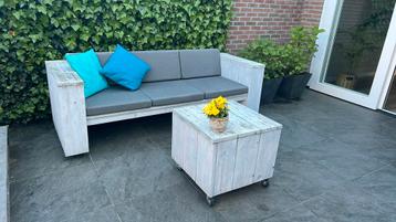 Witte (lounge) tuinbank van steigerhout met hocker beschikbaar voor biedingen