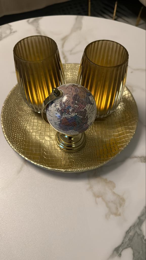 Decoratief bord met kaarsen en wereldbol, Antiek en Kunst, Antiek | Woonaccessoires, Ophalen