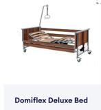 HOOG-LAAG BED. Verstelbaar en wieltjes. 250 euro, Ophalen of Verzenden, Zo goed als nieuw