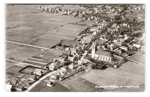 Hollum, (Ameland) In Vogelvlucht, Verzamelen, Ansichtkaarten | Nederland, Gelopen, Waddeneilanden, 1960 tot 1980, Verzenden