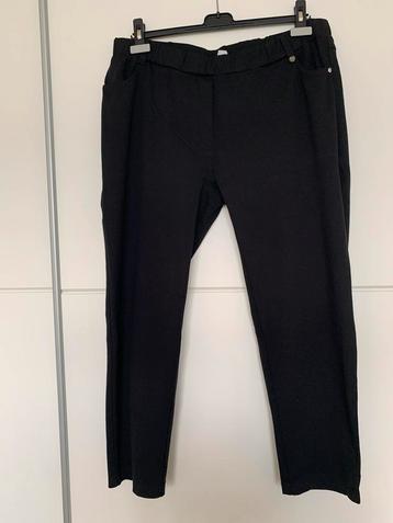 Zwarte broek - Maat XL beschikbaar voor biedingen