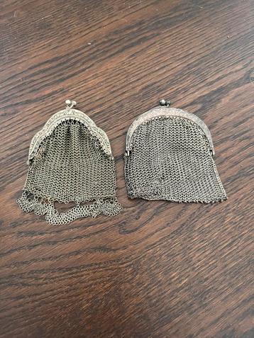 Twee antieke metalen beugeltasjes; ca. 1900, chainmail stijl beschikbaar voor biedingen