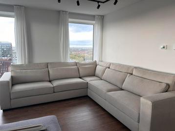 Hoekbank 330x330 cm beschikbaar voor biedingen