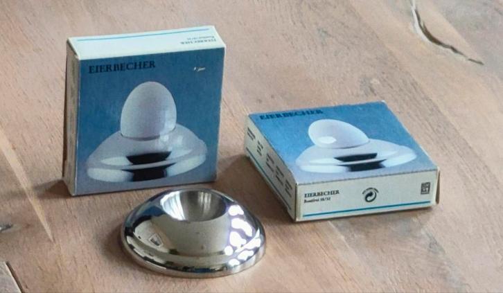 2 RVS eierdoppen/-houders nog nieuw in het doosje, Huis en Inrichting, Keuken | Servies, Nieuw, Overige typen, Overige stijlen