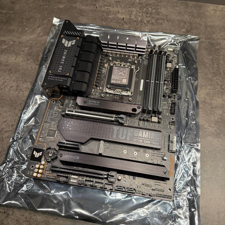 ASUS TUF Gaming X670E‑PLUS Moederbord - Defect!, Computers en Software, Moederborden, Niet werkend, AMD, DDR4, Ophalen of Verzenden