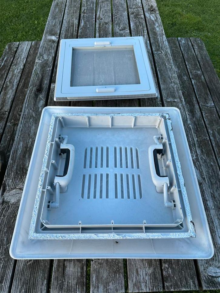 Knaus caravan grijze orginele MPK dakluik 40x40cm, Caravans en Kamperen, Caravan accessoires, Zo goed als nieuw, Ophalen of Verzenden