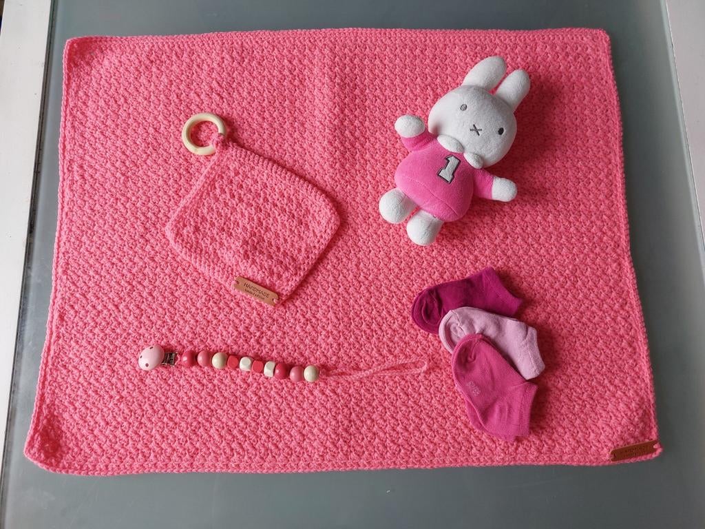 Zelfgehaakte Babydeken Set roze, Ophalen of Verzenden, Nieuw, 70 tot 85 cm, Deken