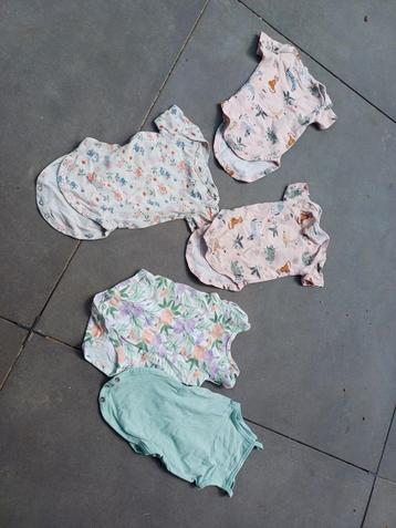 Pakket meisjes babykleding maat 50-56 zo goed als nieuw  beschikbaar voor biedingen