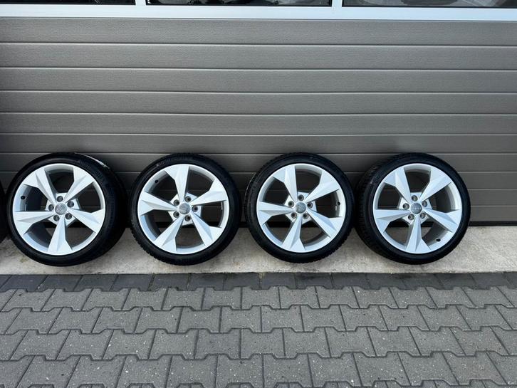 Audi A3 18 inch velgen nieuwe continental All-season (Nieuw), Auto-onderdelen, Banden en Velgen, Banden en Velgen, All Season