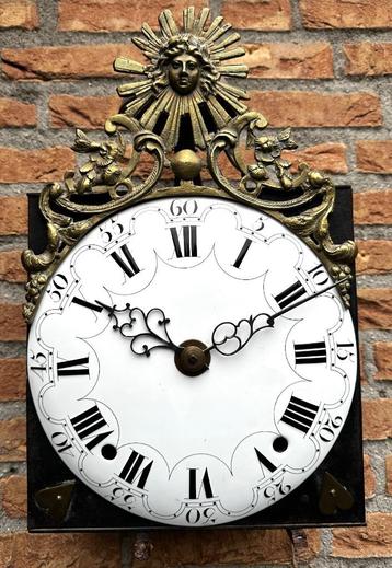 Comtoise klok met zon gietstuk. €275,- beschikbaar voor biedingen