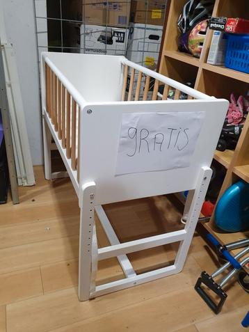 Babybedje GRATIS beschikbaar voor biedingen