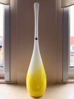 Vintage Leerdam vaas wit-geel, jaren ’60, originele sticker, Huis en Inrichting, Woonaccessoires | Vazen, Ophalen, Gebruikt, 50 tot 75 cm