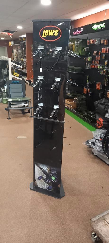 Lew's Winkel Display voor Reels, Watersport en Boten, Hengelsport | Roofvissen, Zo goed als nieuw, Overige typen, Ophalen
