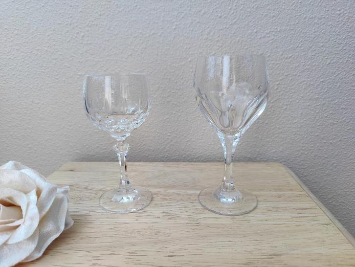 Twee schitterende kristallen wijnglazen, Verzamelen, Porselein, Kristal en Bestek, Zo goed als nieuw, Glas of Glazen, Kristal