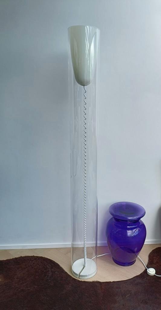 Kartell Toobe vloerlamp, Huis en Inrichting, Lampen | Vloerlampen, Zo goed als nieuw, 150 tot 200 cm, Kunststof, Overige materialen
