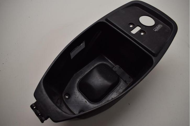 Helmbak voor BTC Riva / AGM VX 50 / Turbho RL50, Fietsen en Brommers, Brommeronderdelen | Scooters, Gebruikt, Overige merken, Overige typen