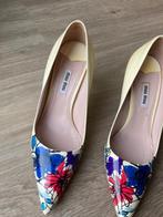 Pumps van Miu Miu met bloemmotief, maat 38, Miu Miu, Pumps, Beige, Ophalen of Verzenden