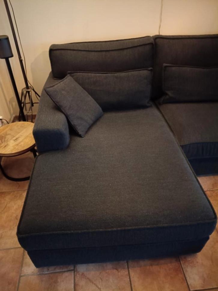 **MOET WEG** 2,5 zit longchair 2,5 jaar zwart bijna gratis, Huis en Inrichting, Banken | Sofa's en Chaises Longues, Zo goed als nieuw