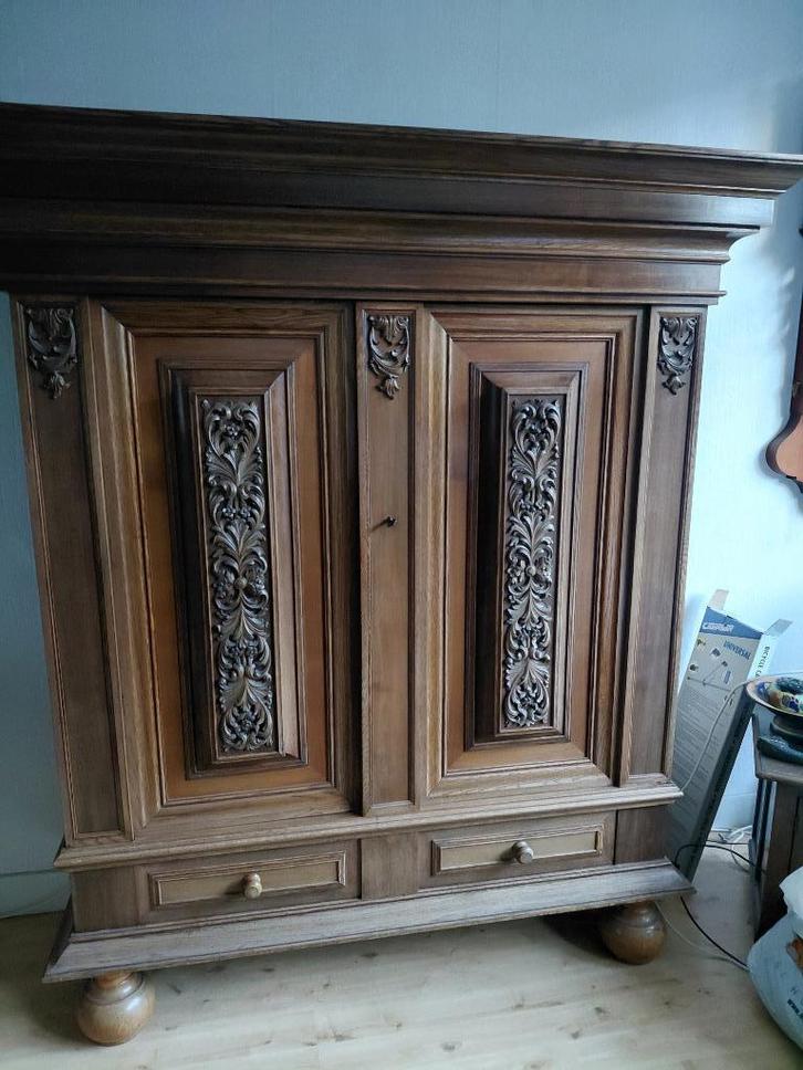 kast antiek houtsnijwerk eikenhout kussenkast serviezenkast, Antiek en Kunst, Antiek | Meubels | Kasten, Ophalen