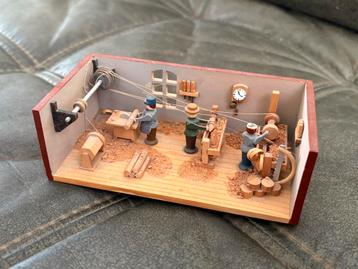 Miniatuur houtbewerkingswerkplaats in Erzgebirge stijl beschikbaar voor biedingen