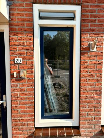 4 stuks blauw/wit raam kozijn met HR++ dubbelglas beschikbaar voor biedingen