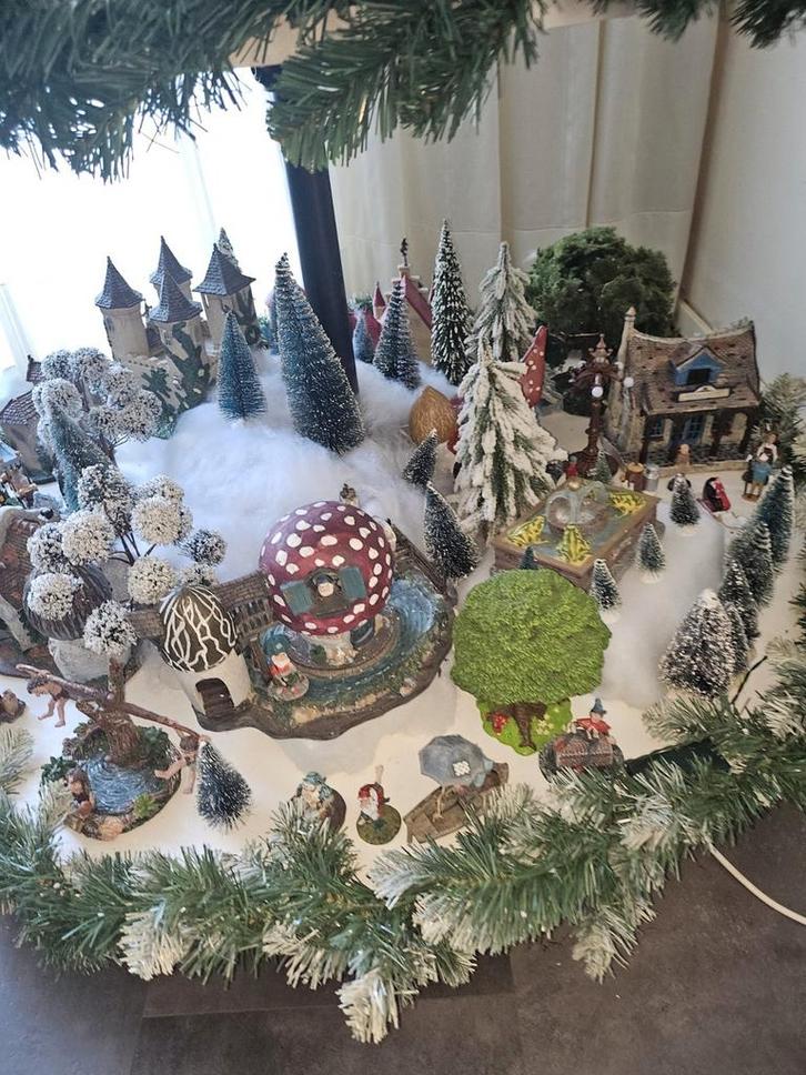 Te koop draaiende kerstboom met Efteling decoratie, Diversen, Kerst, Gebruikt, Ophalen of Verzenden