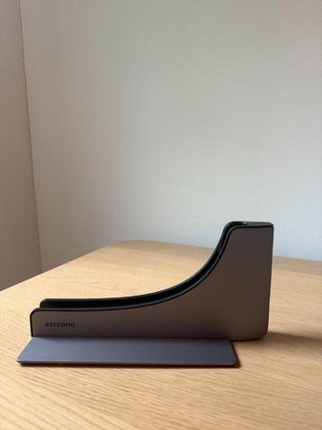 Acrono Dock voor Macbook pro (verticaal) beschikbaar voor biedingen