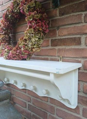 Frans Brocante Regaalrek met Krijtverf Kapstok massief hout beschikbaar voor biedingen