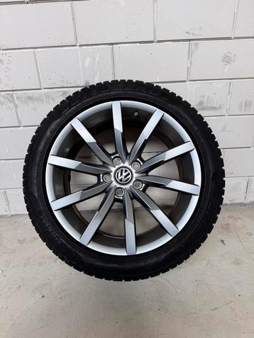 VW Passat Winterset Pirelli 235/45R18 beschikbaar voor biedingen