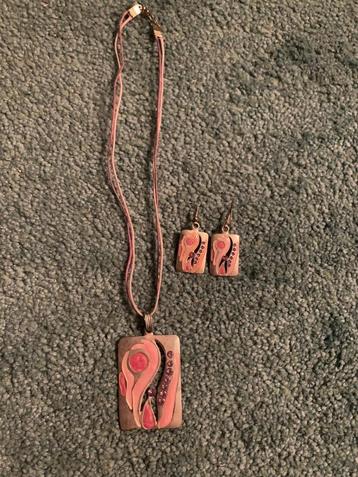 Handgemaakte ketting met hanger en oorhangers roos zilver beschikbaar voor biedingen