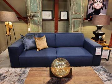 Room108 Elise bank beschikbaar voor biedingen