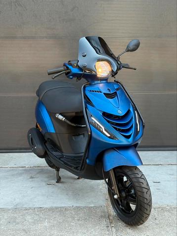 PIAGGIO ZIP 4T 3V 2019 BROM FULL OPTION BMW MAT BLAUW beschikbaar voor biedingen