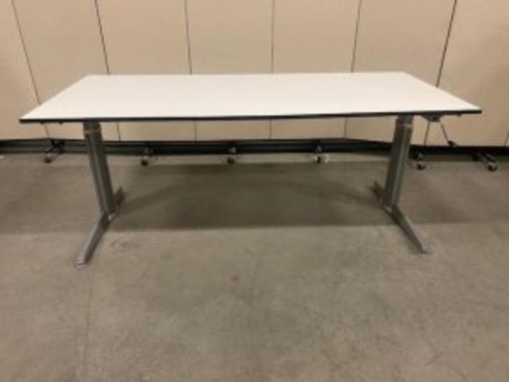 Bureau met slinger en kabelgoot 180x80xH62-84 cm, 190stuks, Huis en Inrichting, Bureaus, Gebruikt, Bureau, In hoogte verstelbaar