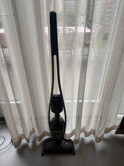 AEG QX9 Steelstofzuiger met Kruimelzuiger, Witgoed en Apparatuur, Stofzuigers, Zo goed als nieuw, Stofzuiger, Minder dan 1200 watt