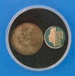 Munt houder met 10 cent 1942 en 10 cent 2001, Postzegels en Munten, Munten | Nederland, Setje, Koningin Wilhelmina, 10 cent, Ophalen of Verzenden