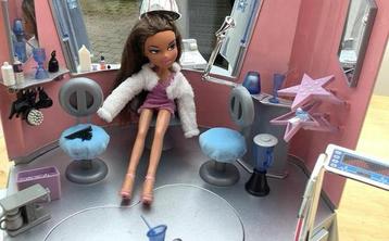 Bratz schoonheid salon met Yasmin  2001.veel accessoires!