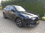 Toyota C-HR 1.8 Hybrid Dynamic TEAM D | Navigatie | LM-velge, Auto's, Toyota, 12 maanden, Stof, 4 cilinders, Zwart