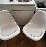 Gratis Afhalen! - 2 Witte Kuipstoelen met Kussentjes, Huis en Inrichting, Stoelen, Ophalen, Kunststof, Twee, Wit
