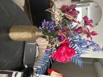 Vaas met zijde boeket, Huis en Inrichting, Woonaccessoires | Vazen, Ophalen, Zo goed als nieuw, Kunststof, Minder dan 50 cm