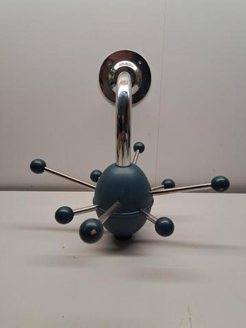 Sputnik kapstok blauw beschikbaar voor biedingen