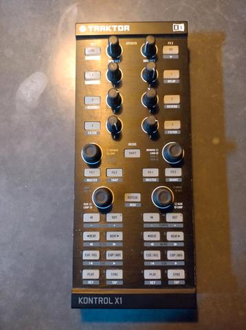 Traktor Kontrol X1 - Mini DJ Controller beschikbaar voor biedingen