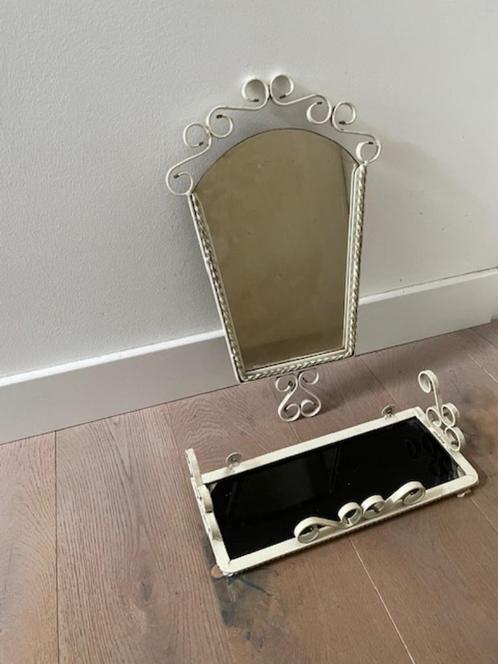 Vintage wit smeedijzeren spiegel met losse schap / console., Antiek en Kunst, Curiosa en Brocante, Ophalen