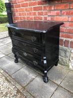 Antieke zwarte commode met karakter en sierlijke details, Ophalen