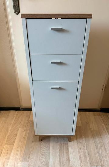 Smalle kast / ladenkast beschikbaar voor biedingen