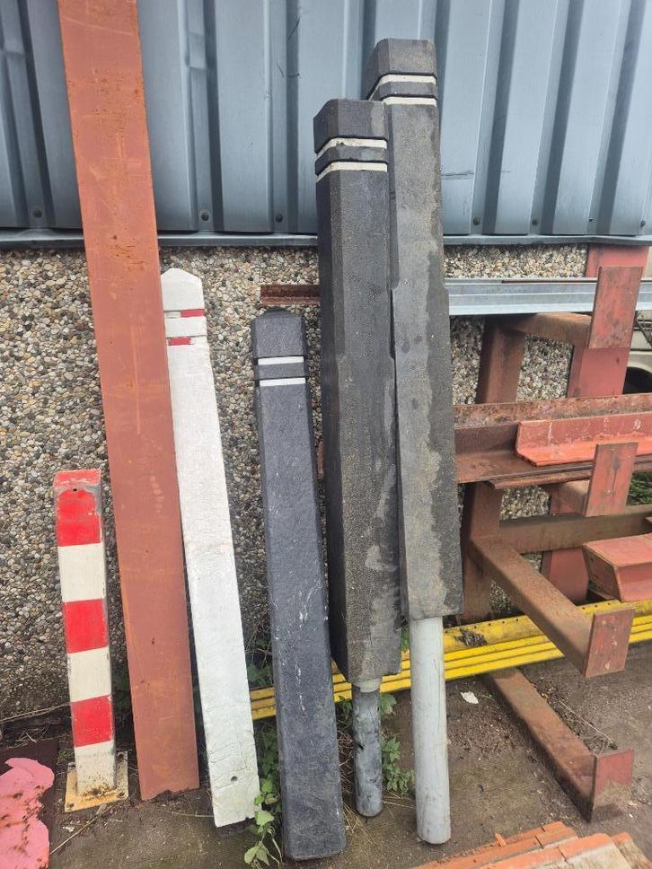 Diamantkop palen 3x zwart 1x wit, Tuin en Terras, Palen, Balken en Planken, Gebruikt, Palen, 250 cm of meer, Ophalen