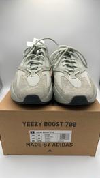 Yeezy Boost 700 Salt 44,5 NEW, Ophalen of Verzenden, Zo goed als nieuw, Overige kleuren