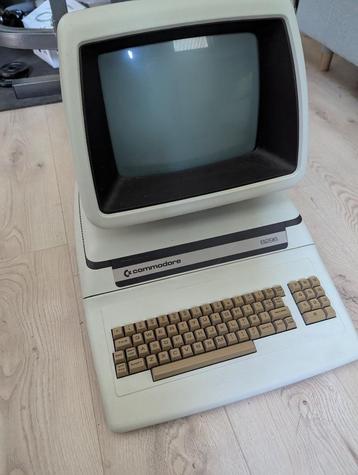 commodore 8296 (kapot) beschikbaar voor biedingen