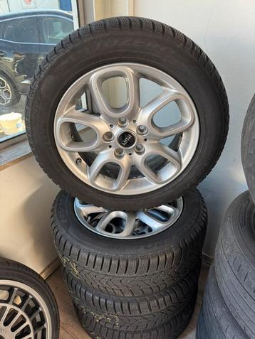 Mini Clubman Cooper Velgen set met Winterbanden 205/55/16 beschikbaar voor biedingen
