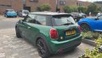 Mini 3-deurs (f56) Electric 184pk Aut 2022 Groen, Auto's, Mini, Stof, 4 stoelen, 93 kWh, Elektrisch