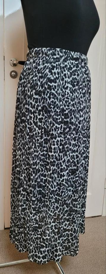 Mooie plissé rok. Universele maat. Lengte 88cm. beschikbaar voor biedingen